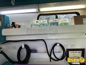 2005 E350 Pet Care / Veterinary Truck Electrical Outlets Pennsylvania Gas Engine for Sale