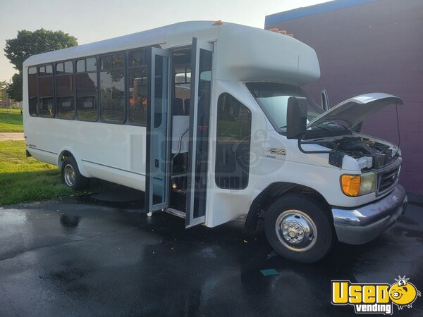 2005 E450 Shuttle Bus Nebraska Gas Engine for Sale