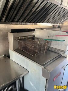 2005 Mt 45 Chassis All-purpose Food Truck Diamond Plated Aluminum Flooring California Diesel Engine for Sale