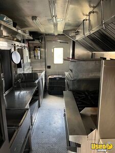 2005 Mt 45 Chassis All-purpose Food Truck Stainless Steel Wall Covers California Diesel Engine for Sale