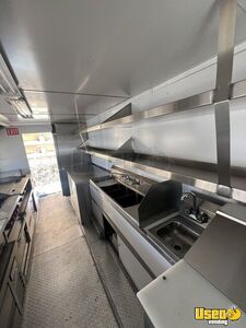 2005 P42 All-purpose Food Truck Diamond Plated Aluminum Flooring California Gas Engine for Sale