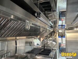 2005 P42 All-purpose Food Truck Stainless Steel Wall Covers Wisconsin Diesel Engine for Sale