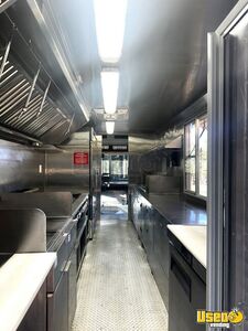 2006 Mt45 Kitchen Food Truck All-purpose Food Truck Refrigerator Arizona Gas Engine for Sale