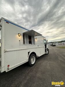 2006 Mt55 All-purpose Food Truck Stainless Steel Wall Covers Pennsylvania Diesel Engine for Sale