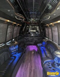 2007 F-550 Krystal Party Bus Transmission - Automatic Texas Diesel Engine for Sale