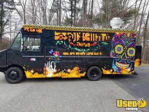 2007 W-42 Taco Food Truck Stainless Steel Wall Covers Massachusetts Gas Engine for Sale