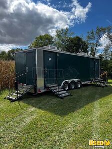 2008 Luxury 30ft Restroom / Bathroom Trailer Air Conditioning Michigan for Sale