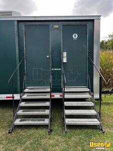 2008 Luxury 30ft Restroom / Bathroom Trailer Removable Trailer Hitch Michigan for Sale