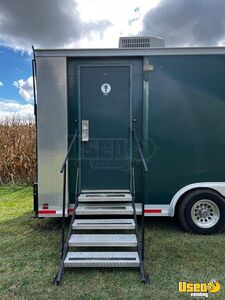 2008 Luxury 30ft Restroom / Bathroom Trailer Spare Tire Michigan for Sale