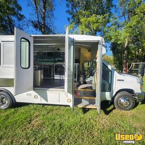 2009 E450 All-purpose Food Truck Removable Trailer Hitch Kentucky Gas Engine for Sale