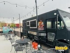 2009 W62 Commercial Chassis All-purpose Food Truck Air Conditioning Colorado Diesel Engine for Sale