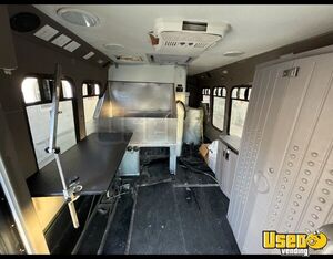 2011 E350 Pet Care / Veterinary Truck Exterior Lighting California Gas Engine for Sale