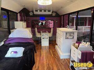 2011 E450 Mobile Hair & Nail Salon Truck 35 Florida Gas Engine for Sale