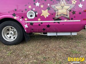 2011 E450 Mobile Hair & Nail Salon Truck Exterior Lighting Florida Gas Engine for Sale