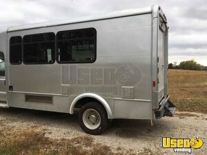 2011 F550 Shuttle Bus Removable Trailer Hitch Kansas Diesel Engine for Sale