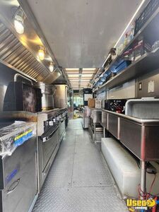 2011 Mt45 All-purpose Food Truck Diamond Plated Aluminum Flooring British Columbia Diesel Engine for Sale