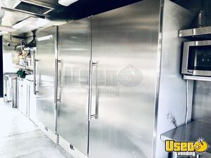 2011 W62 All-purpose Food Truck Diamond Plated Aluminum Flooring Florida Gas Engine for Sale