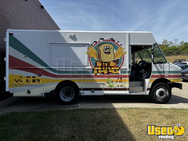 2011 Workhorse W62 All-purpose Food Truck Ohio Gas Engine for Sale