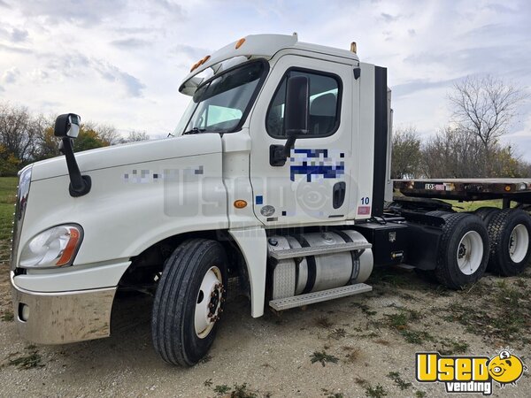 2012 Cascadia Freightliner Semi Truck Wisconsin for Sale