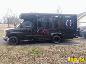 2012 E-350 Mobile Hair Salon Mobile Hair & Nail Salon Truck Air Conditioning Tennessee Gas Engine for Sale