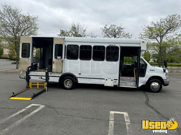 2013 E-450 Shuttle Bus New York Gas Engine for Sale