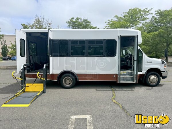 2013 E450 Shuttle Bus New York Gas Engine for Sale