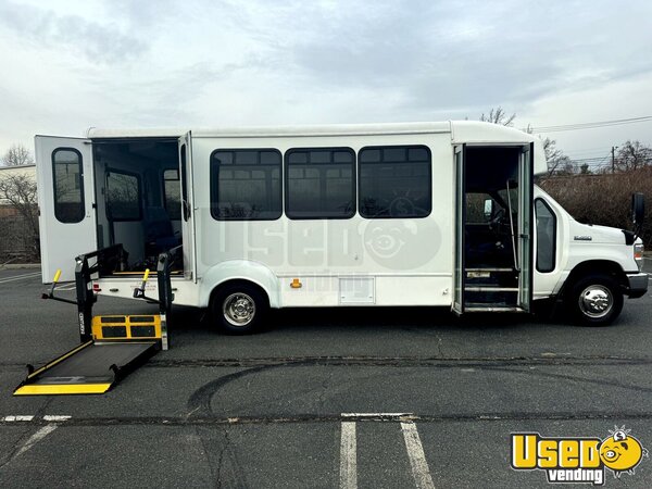 2013 E450 Shuttle Bus New York Gas Engine for Sale