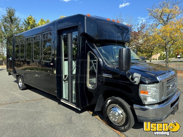 2013 E450 Shuttle Bus New York Gas Engine for Sale