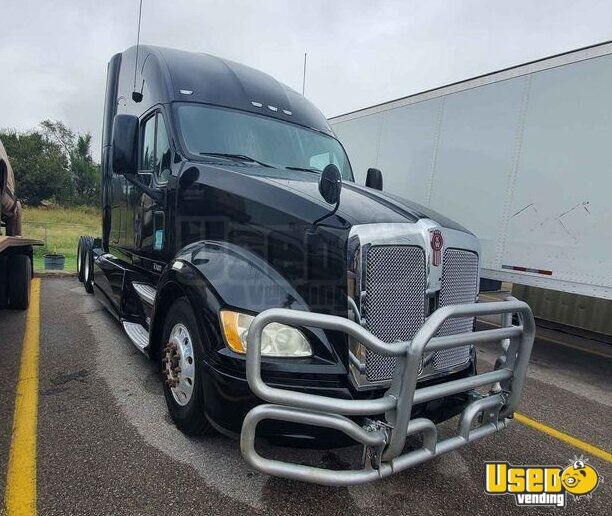 Used 2013 Kenworth T700 Diesel Engine Sleeper Cab Semi Truck For Sale