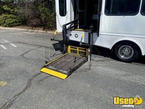 2014 E350 Shuttle Bus Wheelchair Lift New York Gas Engine for Sale