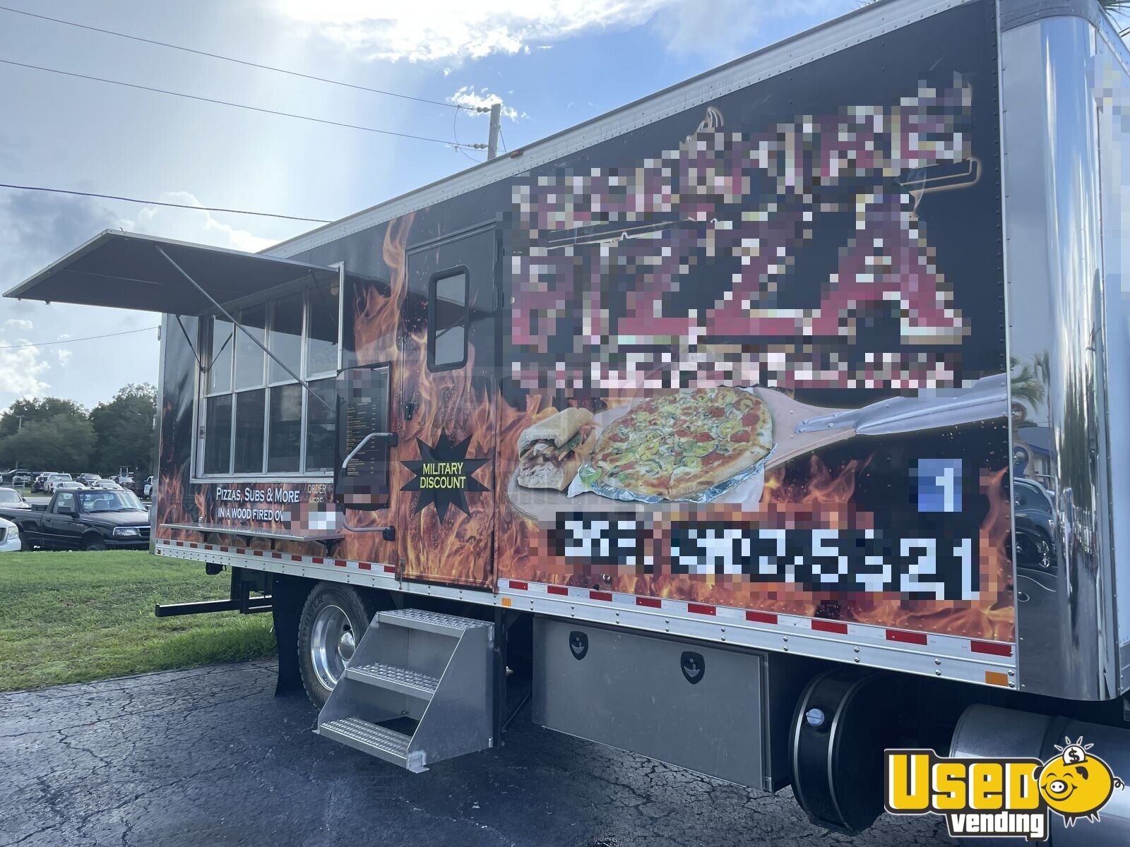 Super Clean 2014 Kenworth Semi Wood-Fired Pizza Truck with Low Miles ...