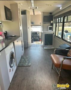 2014 Starcraft Mobile Hair & Nail Salon Truck Bathroom Texas Diesel Engine for Sale