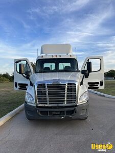 2015 Cascadia Freightliner Semi Truck 5 Texas for Sale