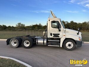 2015 Cascadia Freightliner Semi Truck Bluetooth Texas for Sale