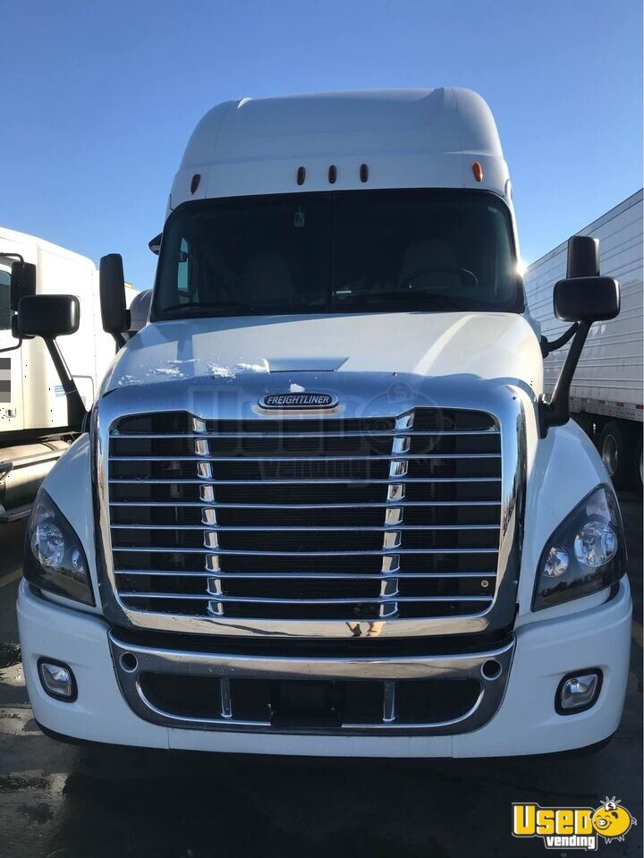 Well Maintained - 2015 Freightliner Sleeper Cab Semi Truck for Sale in ...