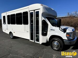 2016 E450 Shuttle Bus New York Gas Engine for Sale