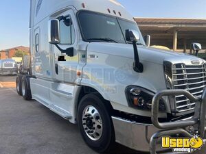 2017 Cascadia Freightliner Semi Truck 2 Texas for Sale