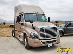 2017 Cascadia Freightliner Semi Truck Microwave California for Sale