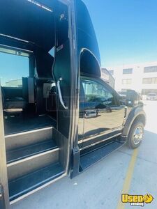 2017 F-550 Shuttle Bus Multiple Tvs Texas Diesel Engine for Sale