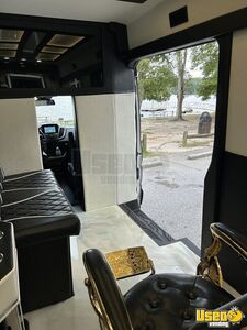 2017 Transit 350 Hd Mobile Hair & Nail Salon Truck 30 Georgia Gas Engine for Sale