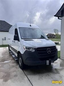2019 144wb Pet Care / Veterinary Truck Cabinets Texas for Sale