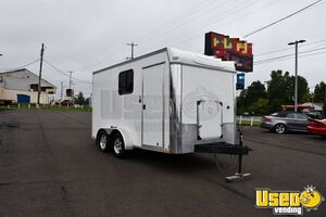 2022 Uxt-714ta35-8.5 Pet Care / Veterinary Truck Pennsylvania for Sale