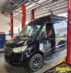 2023 2500 Sprinter Van Mobile Hair & Nail Salon Truck Interior Lighting Florida Diesel Engine for Sale