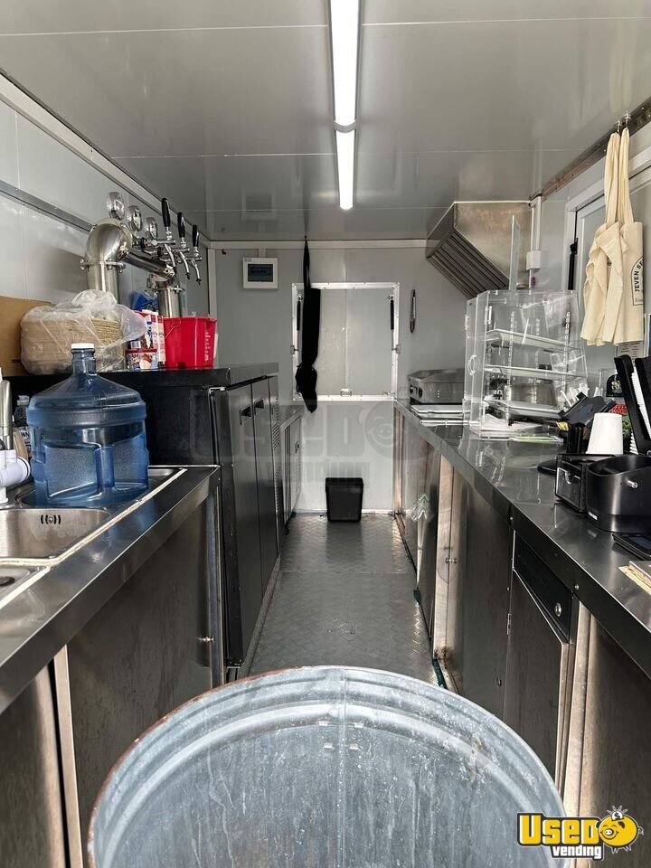 fully equipped coffee trailer        
        <figure class=