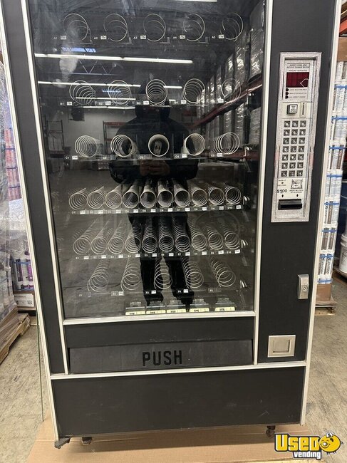 7600 Automatic Products Snack Machine Ohio for Sale