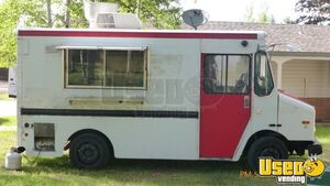 2002 Freightliner MT45 Diesel 21' Professional Mobile Kitchen Food Truck for Sale in Colorado!