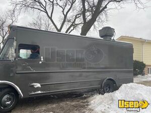 Ready to Work - Freightliner Chassis Diesel Kitchen Food Vending Truck for Sale in Illinois!