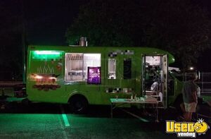 2008 Ford E-450 24' Food Vending Truck / Well-Maintained Mobile Kitchen Unit for Sale in Texas!