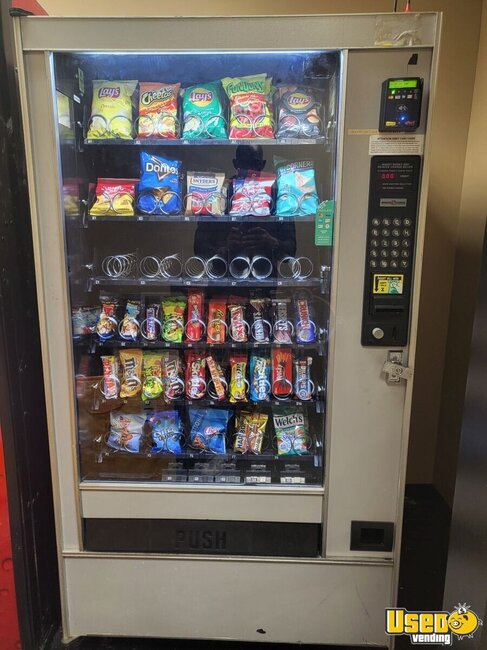 Automatic Products Snack Machine Texas for Sale