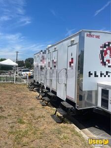 Five Stall Bathroom Trailer Restroom / Bathroom Trailer California for Sale